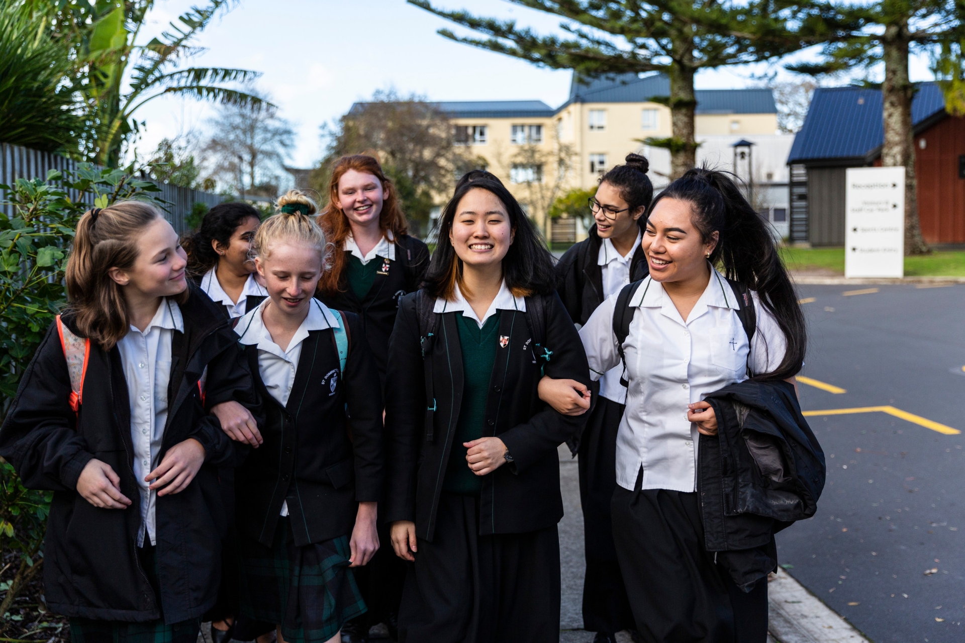 Du Học New Zealand Tại Trung Học St Dominic's College | LightPath