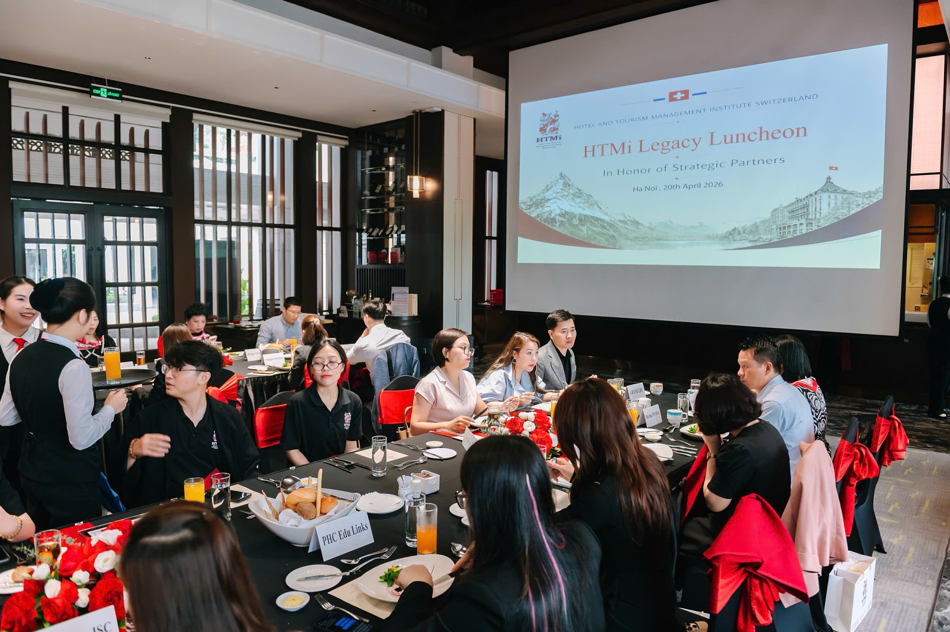 CẬP NHẬT MỚI VỀ CƠ HỘI DU HỌC NGÀNH HOSPITALITY TỪ TRƯỜNG HTMi THUỴ SĨ 2026