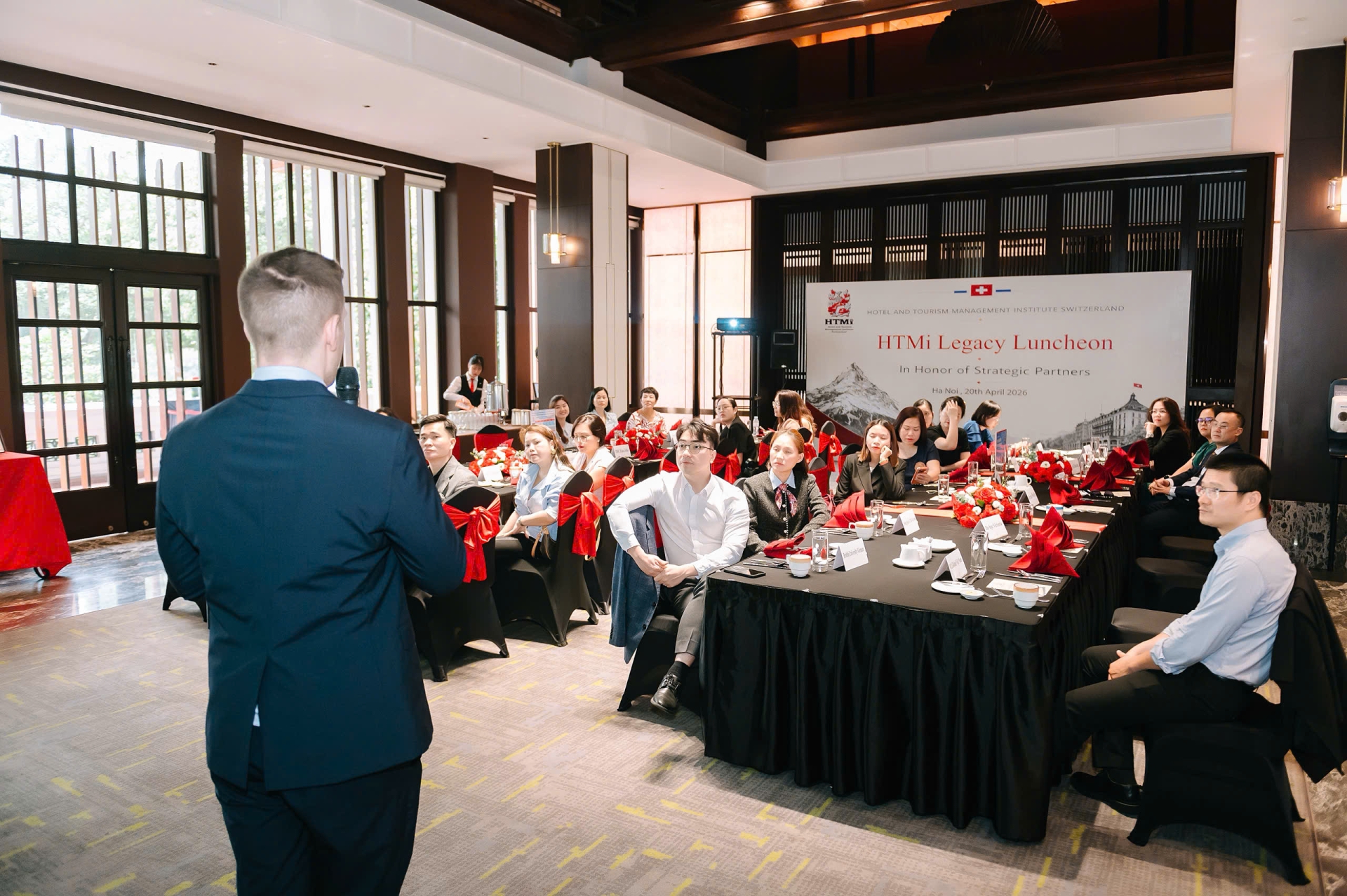 CẬP NHẬT MỚI VỀ CƠ HỘI DU HỌC NGÀNH HOSPITALITY TỪ TRƯỜNG HTMi THUỴ SĨ 2026