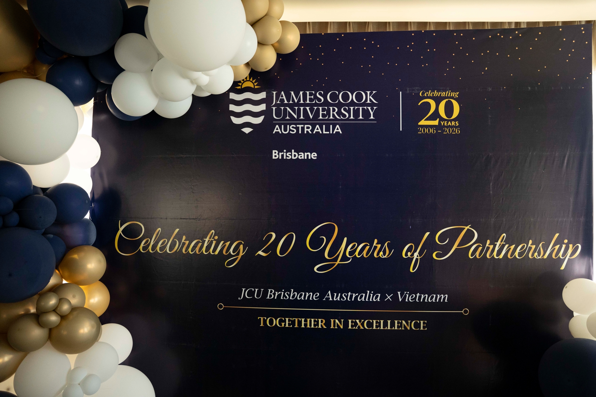 JAMES COOK UNIVERSITY BRISBANE KỶ NIỆM 20 NĂM HỢP TÁC GIÁO DỤC QUỐC TẾ GIỮA ÚC VÀ VIỆT NAM