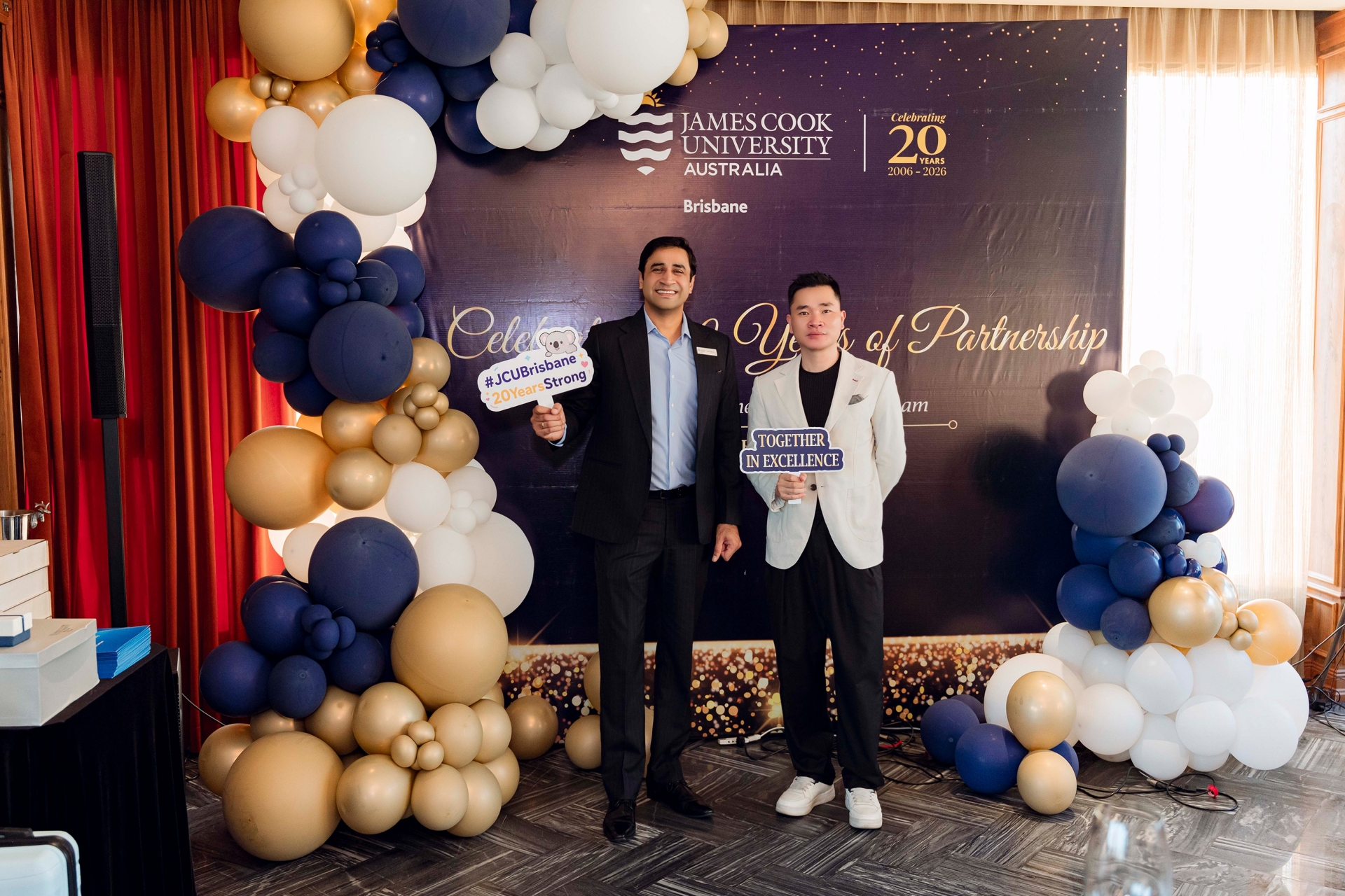 JAMES COOK UNIVERSITY BRISBANE KỶ NIỆM 20 NĂM HỢP TÁC GIÁO DỤC QUỐC TẾ GIỮA ÚC VÀ VIỆT NAM