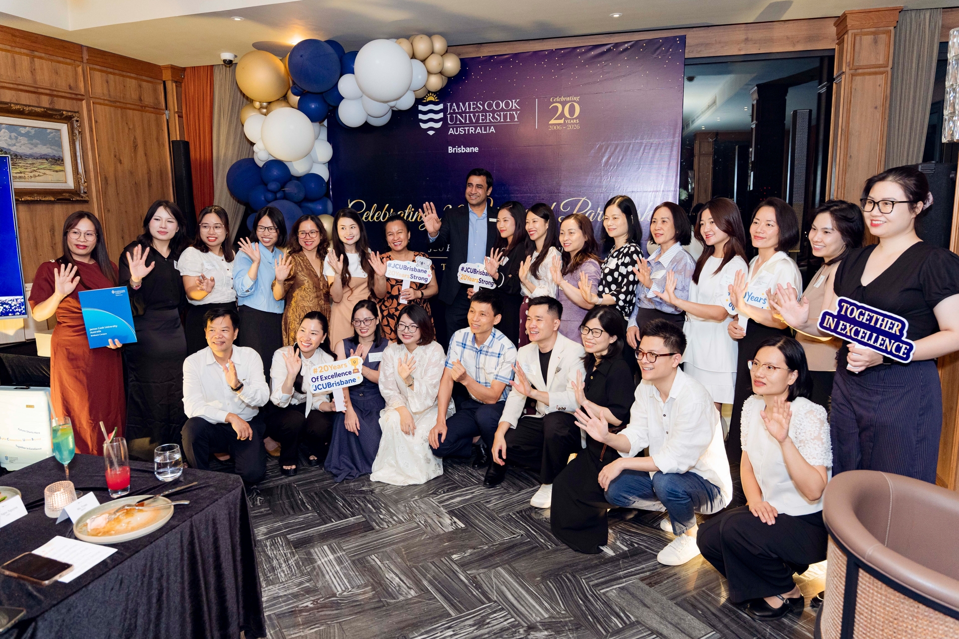 JAMES COOK UNIVERSITY BRISBANE KỶ NIỆM 20 NĂM HỢP TÁC GIÁO DỤC QUỐC TẾ GIỮA ÚC VÀ VIỆT NAM