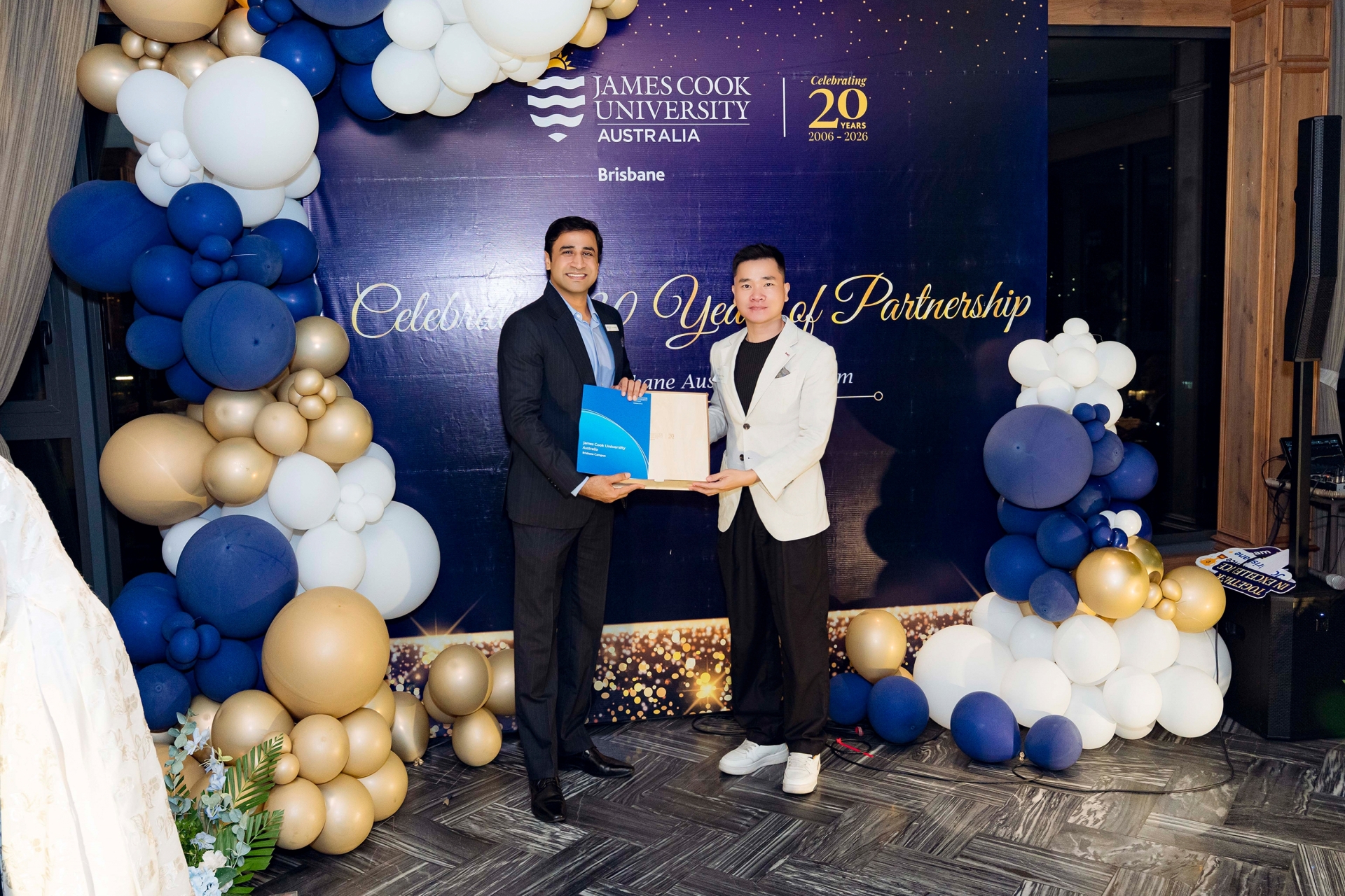 JAMES COOK UNIVERSITY BRISBANE KỶ NIỆM 20 NĂM HỢP TÁC GIÁO DỤC QUỐC TẾ GIỮA ÚC VÀ VIỆT NAM