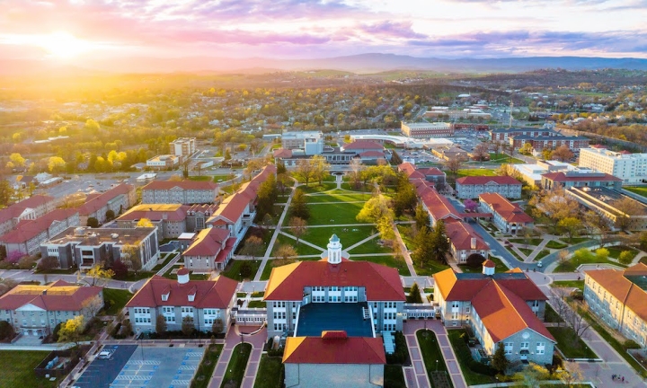 JAMES MADISON UNIVERSITY: TOP 150 ĐẠI HỌC QUỐC GIA MỸ VỚI MÔI TRƯỜNG THÂN THIỆN BẬC NHẤT CHO SINH VIÊN QUỐC TẾ