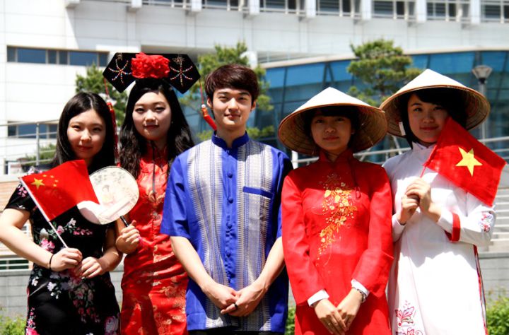 Phía sau một cô gái ….. đang du học Trung Quốc